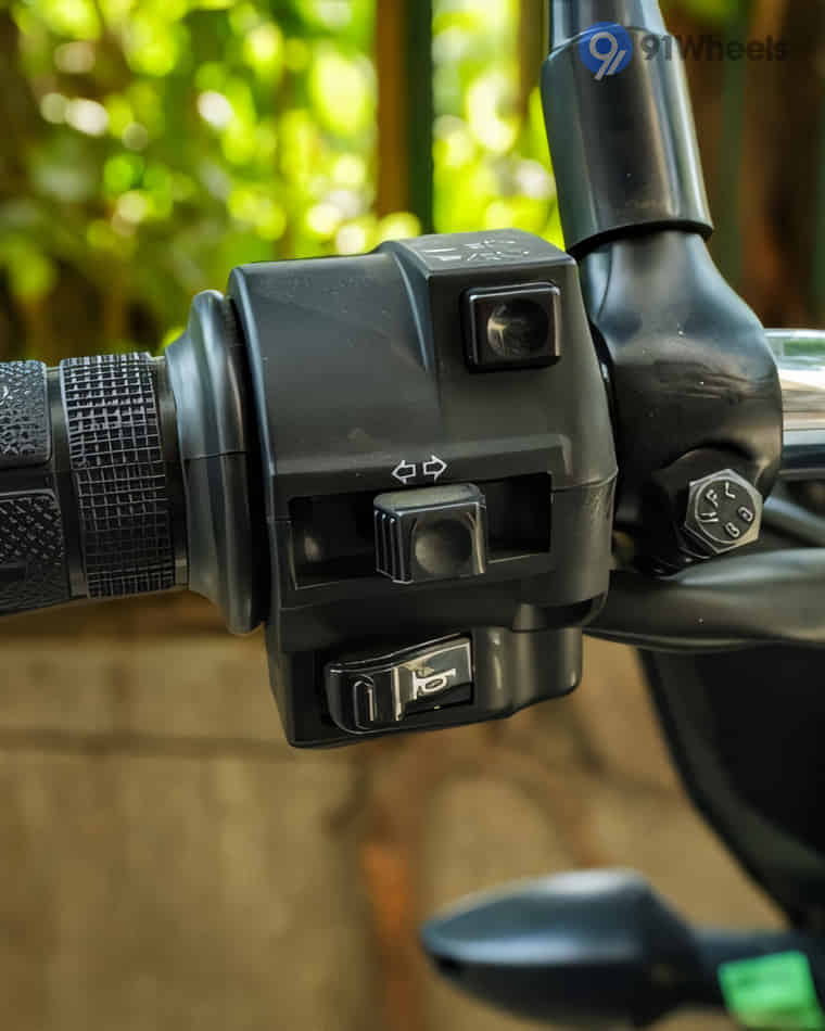 Handlebar & Console Area - 3