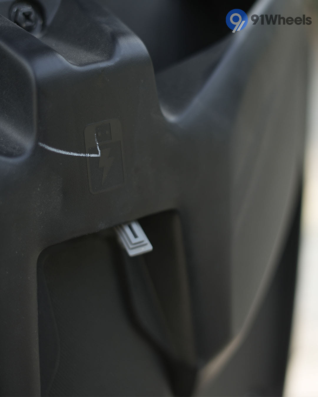 Handlebar & Console Area - 11