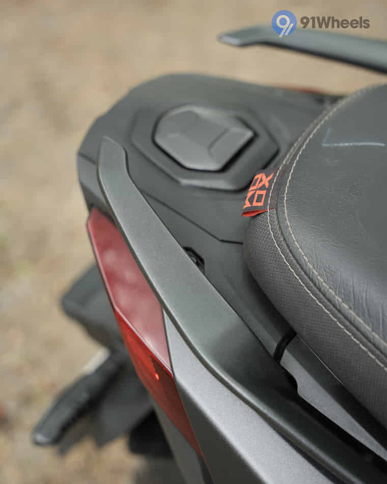 Seat & Storage - 10 Seat & Storage - 10