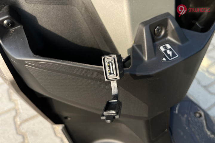 Hero Xoom 125 USB Charging Port