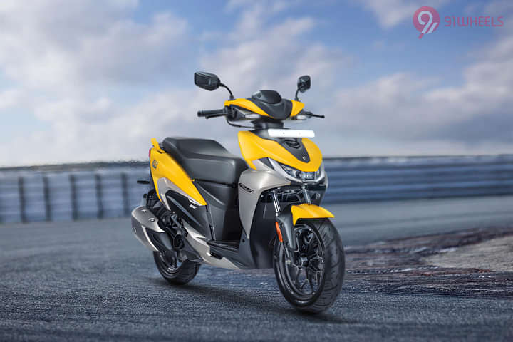 Hero Xoom 125 Right Front Three Quarter