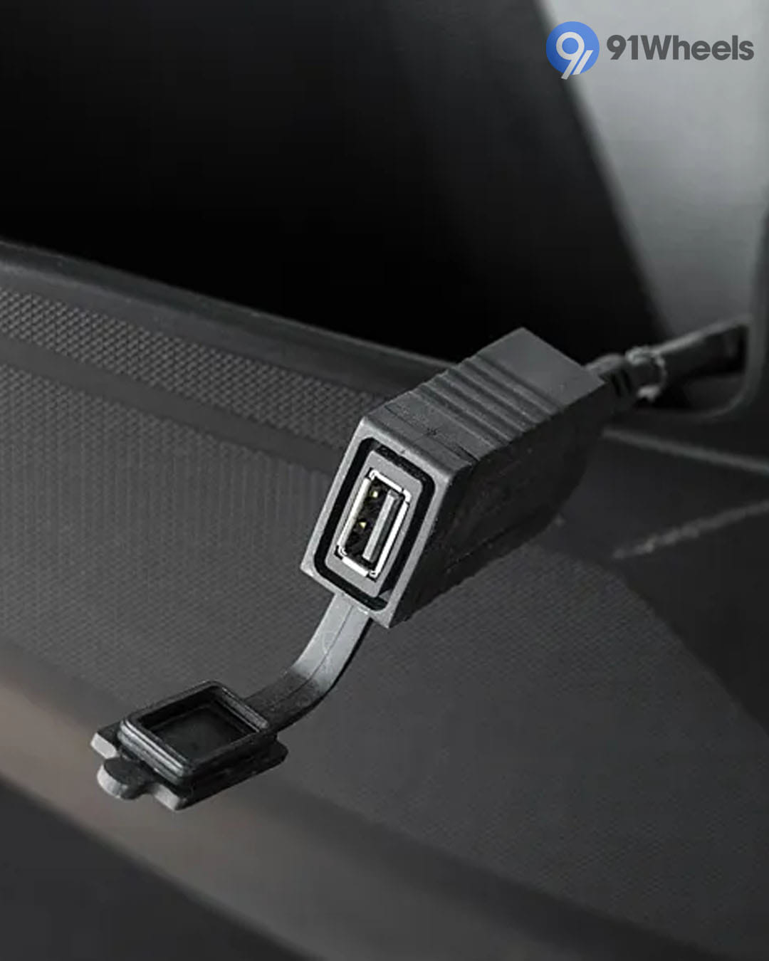 Hero Xoom 125 USB Port