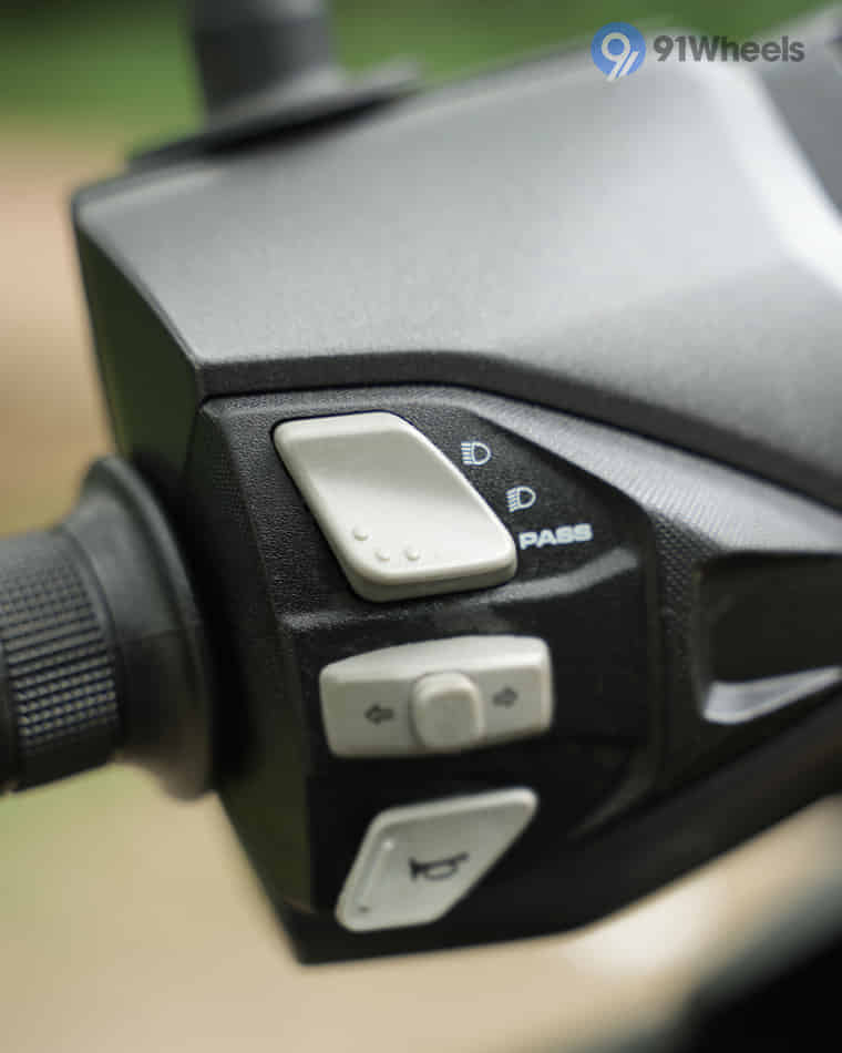 Handlebar & Console Area - 1 Handlebar & Console Area - 1