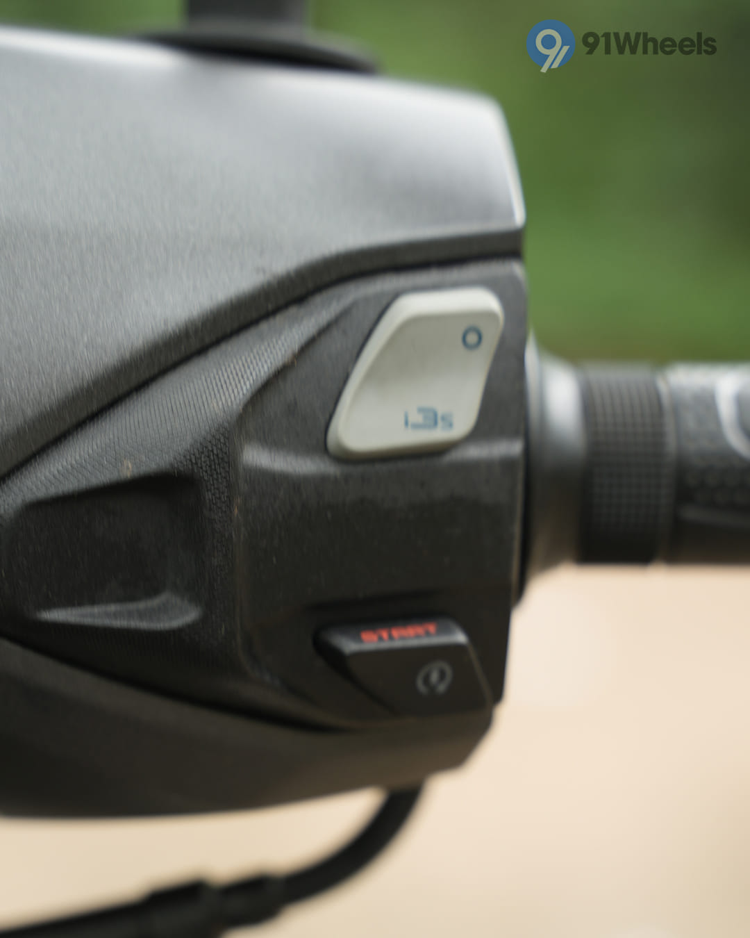 Handlebar & Console Area - 9