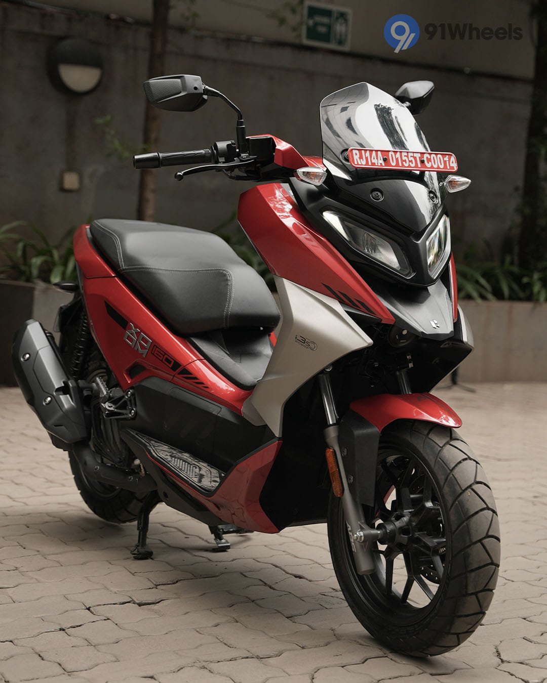 Hero Xoom 160 Right Front Three Quarter