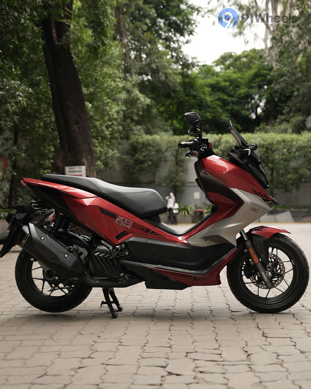 Hero Xoom 160 Right Side View