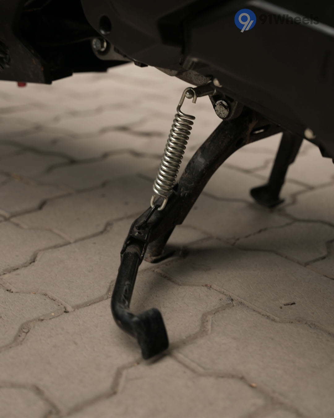 Hero Xoom 160 Center Stand