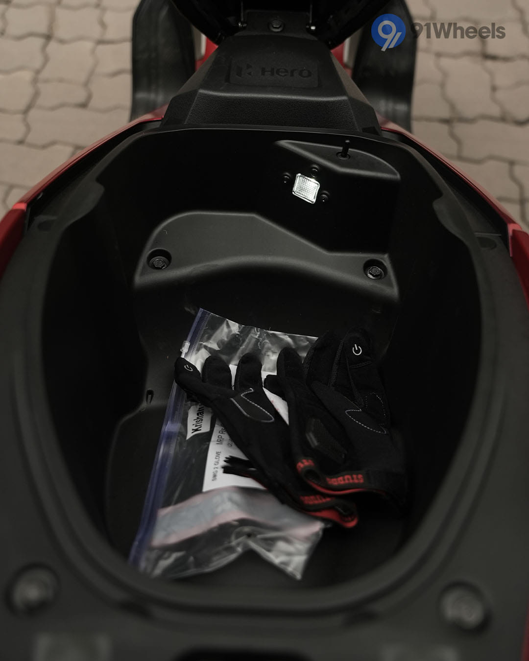 Hero Xoom 160 Underseat Storage