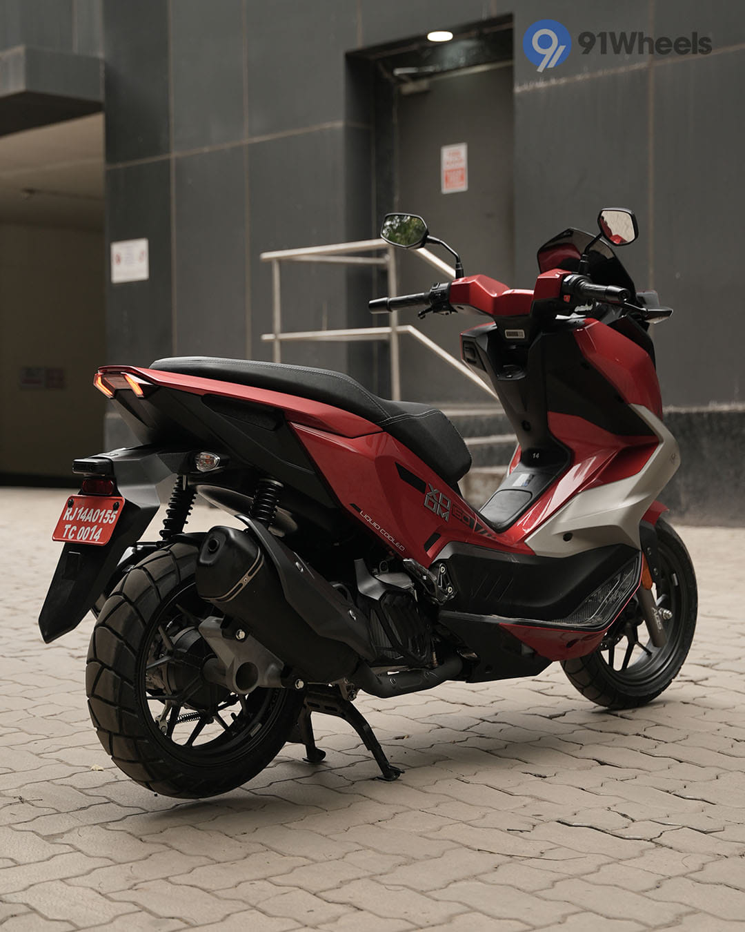 Hero Xoom 160 Right Rear Three Quarter