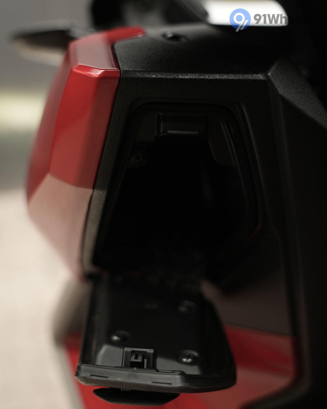 Hero Xoom 160 Glove Box