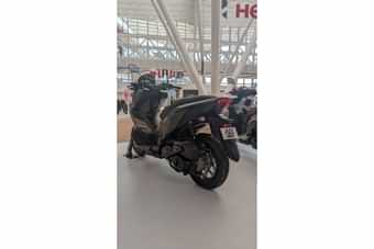 Hero Xoom 160 Left Rear Three Quarter