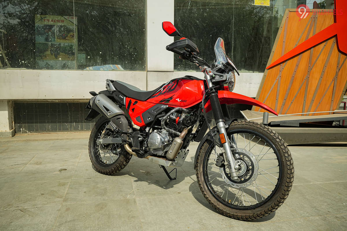 Hero Xpulse 200 4V Right Front Three Quarter