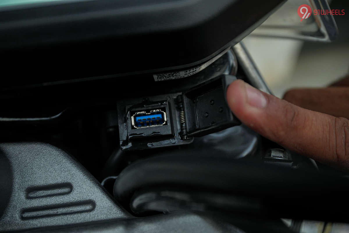 Hero Xpulse 200 4V USB Port