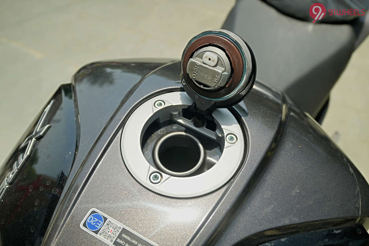 Hero Xtreme 125R Open Fuel Lid
