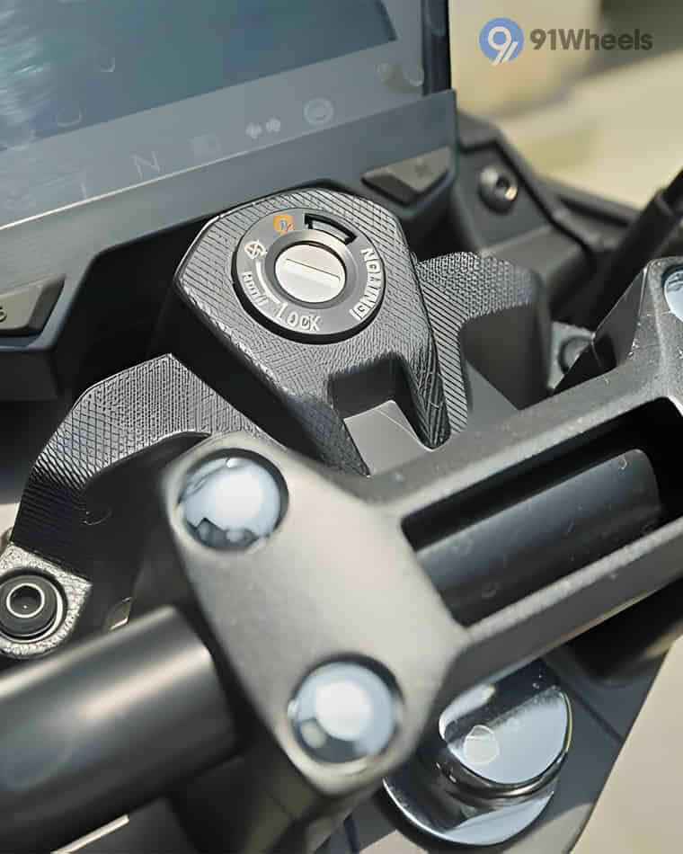 Handlebar & Console Area - 6