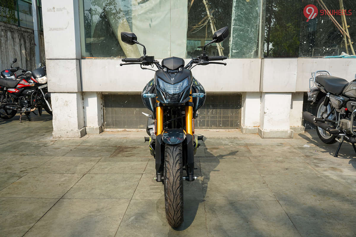 Hero Xtreme 160R 4V Front View