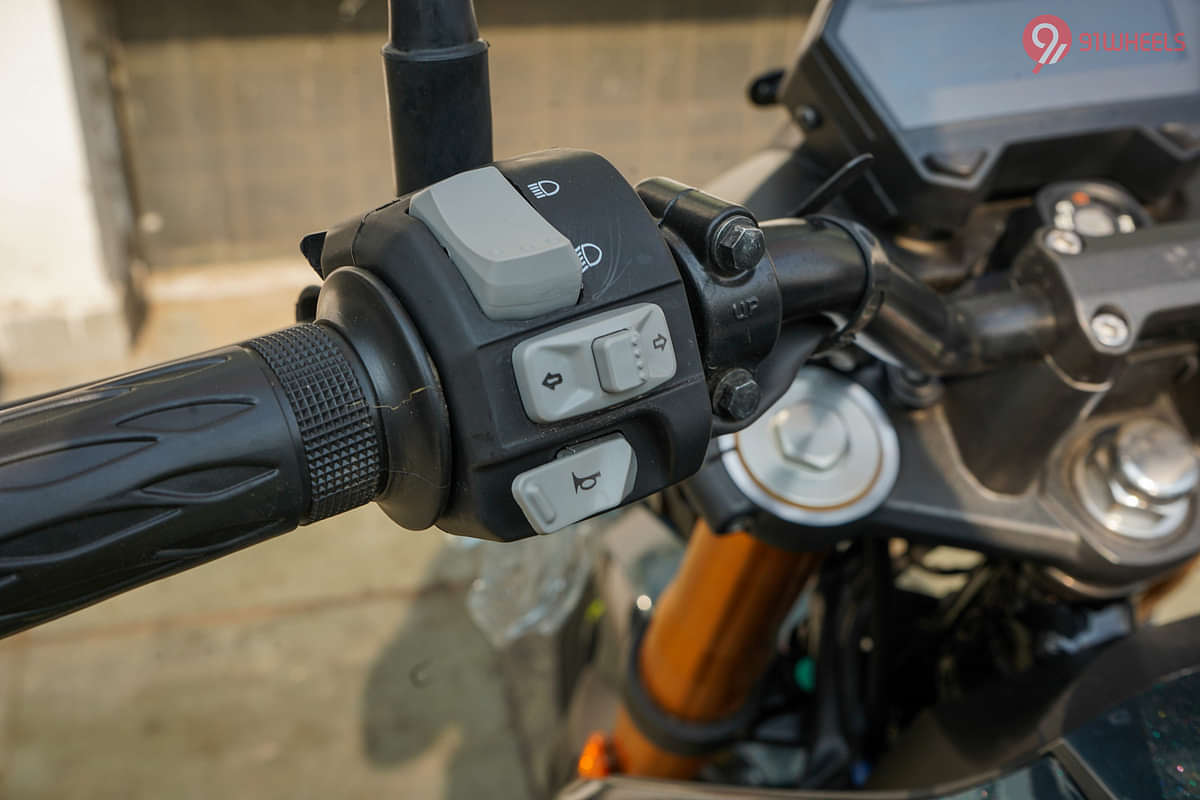 Hero Xtreme 160R 4V Turn Indicators Switch