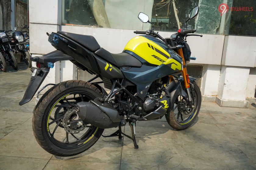 Hero Xtreme 160R 4V Right Rear Three Quarter