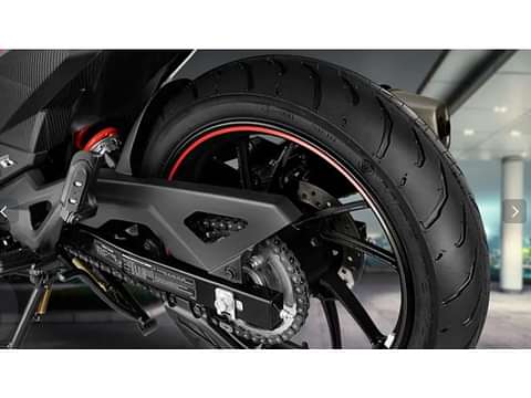 Hero Xtreme 200S Self Start ABS  Disc Alloy Tyre