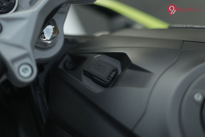 Hero Xtreme 250R USB Port