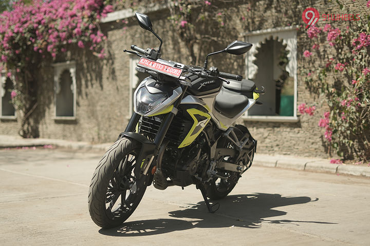 Hero Xtreme 250R Left Front Three Quarter