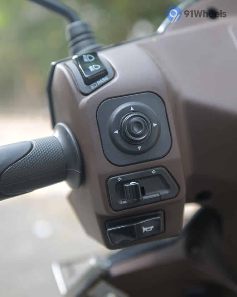 Handlebar & Console Area - 3