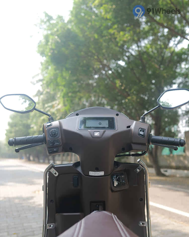 Handlebar & Console Area - 4