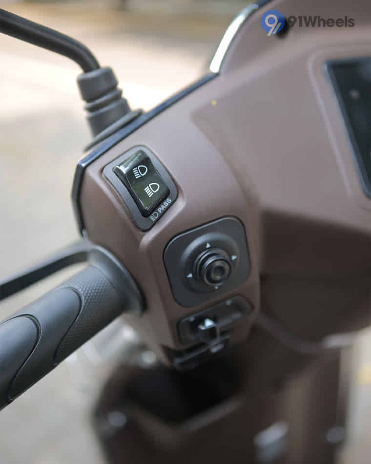 Handlebar & Console Area - 2