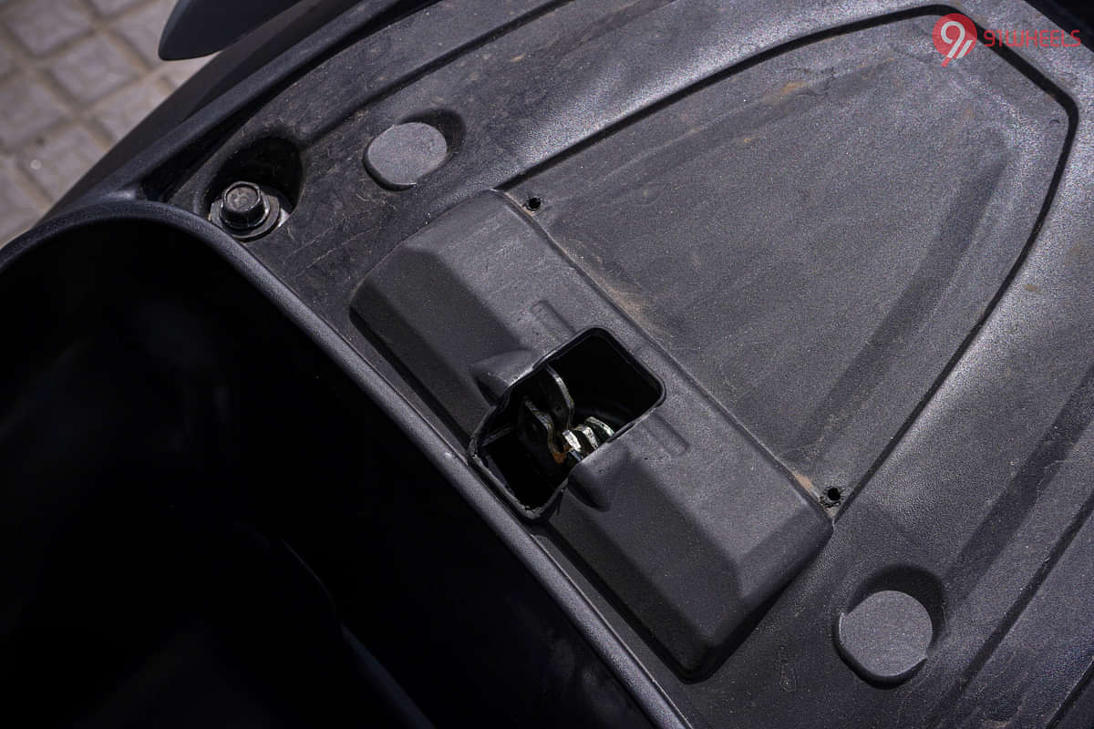 Honda  Activa Seat Remove/Fix Lock