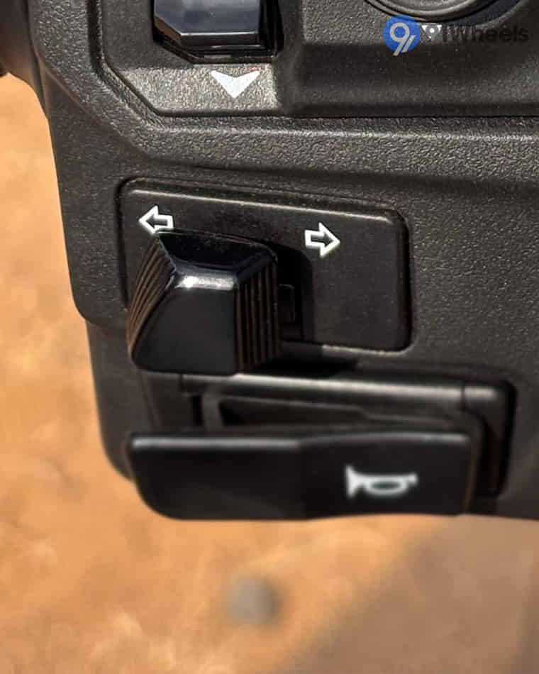 Handlebar & Console Area - 3