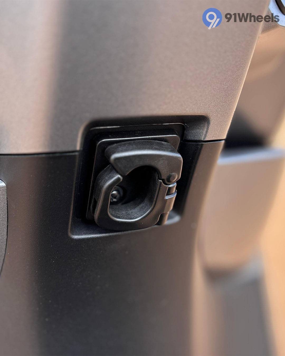 Seat & Storage - 4 Seat & Storage - 4