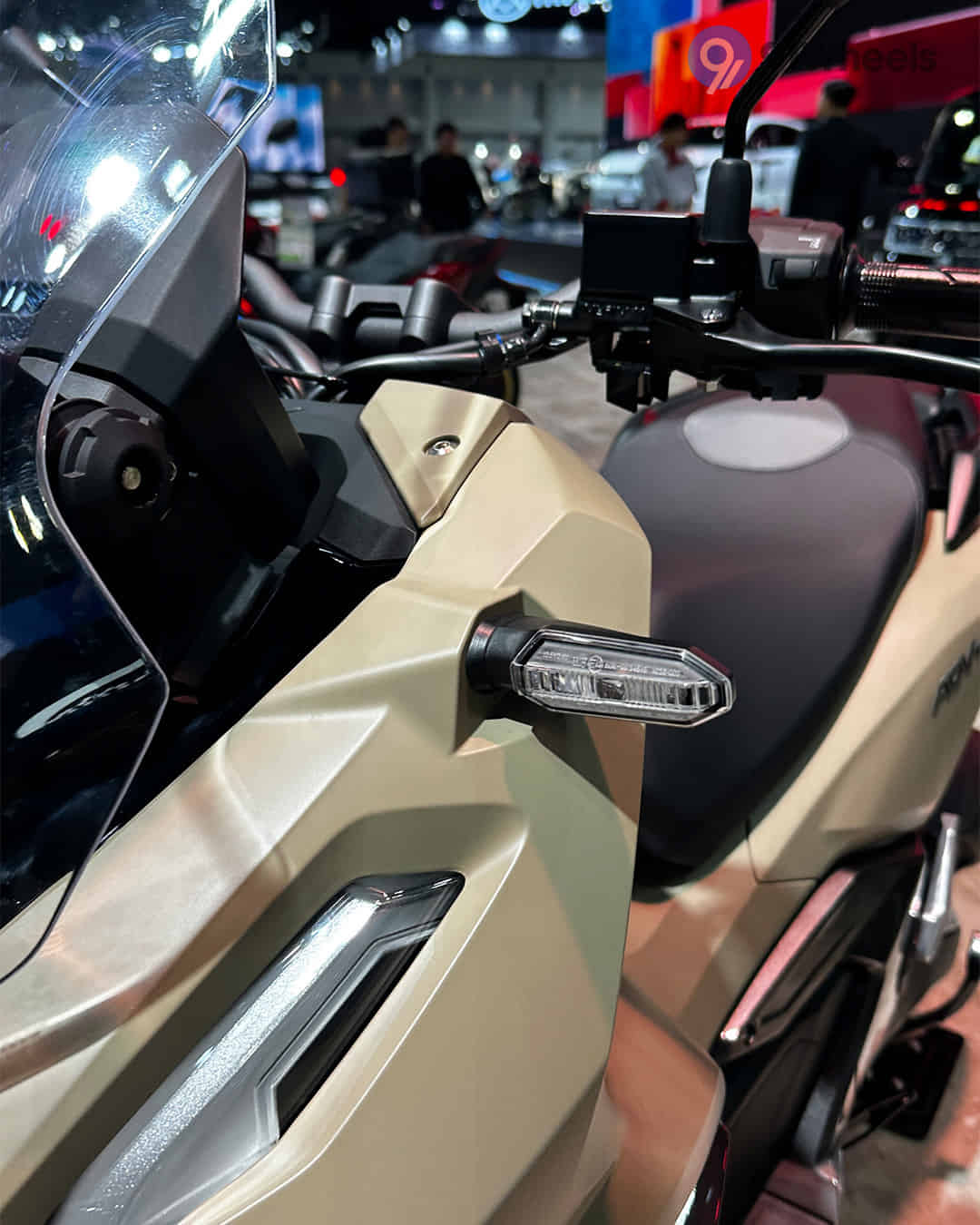 Front Turn Indicators Front Turn Indicators