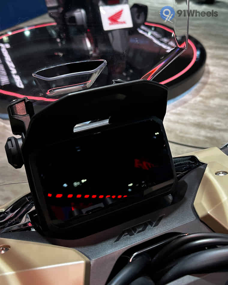 Handlebar & Console Area - 3 Handlebar & Console Area - 3