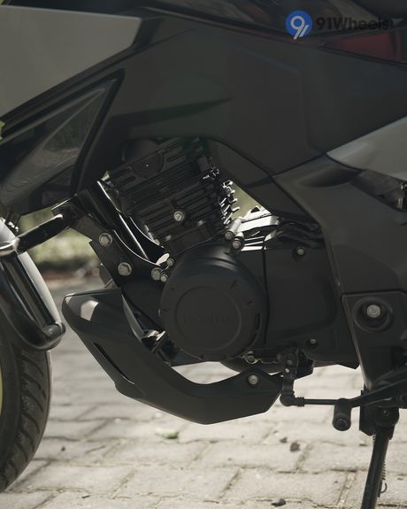 CB 125 Hornet Engine From Left