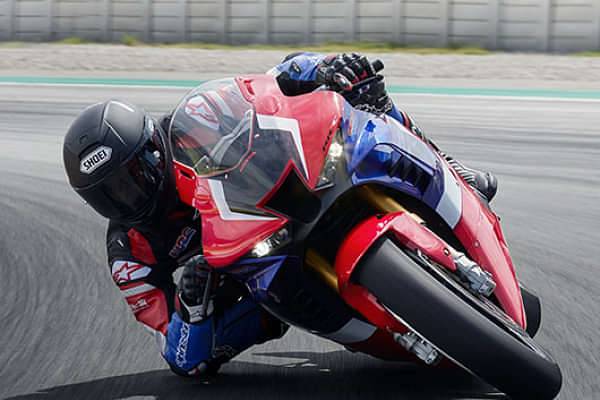 Honda CBR1000RR-R Riding Shot