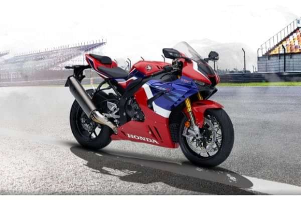 Honda CBR1000RR-R Right Front Three Quarter