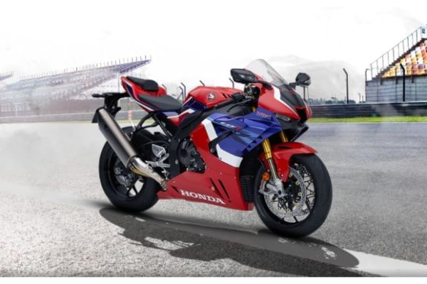 Honda CBR1000RR-R 2021-2024 Right Front Three Quarter
