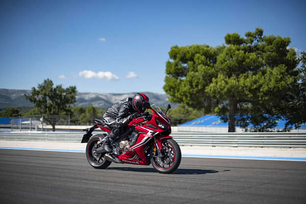 Honda CBR650R 2021- 2024 Riding Shot