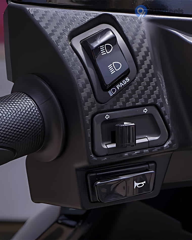 Handlebar & Console Area - 2