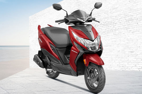 Honda dio on road deals price 2020