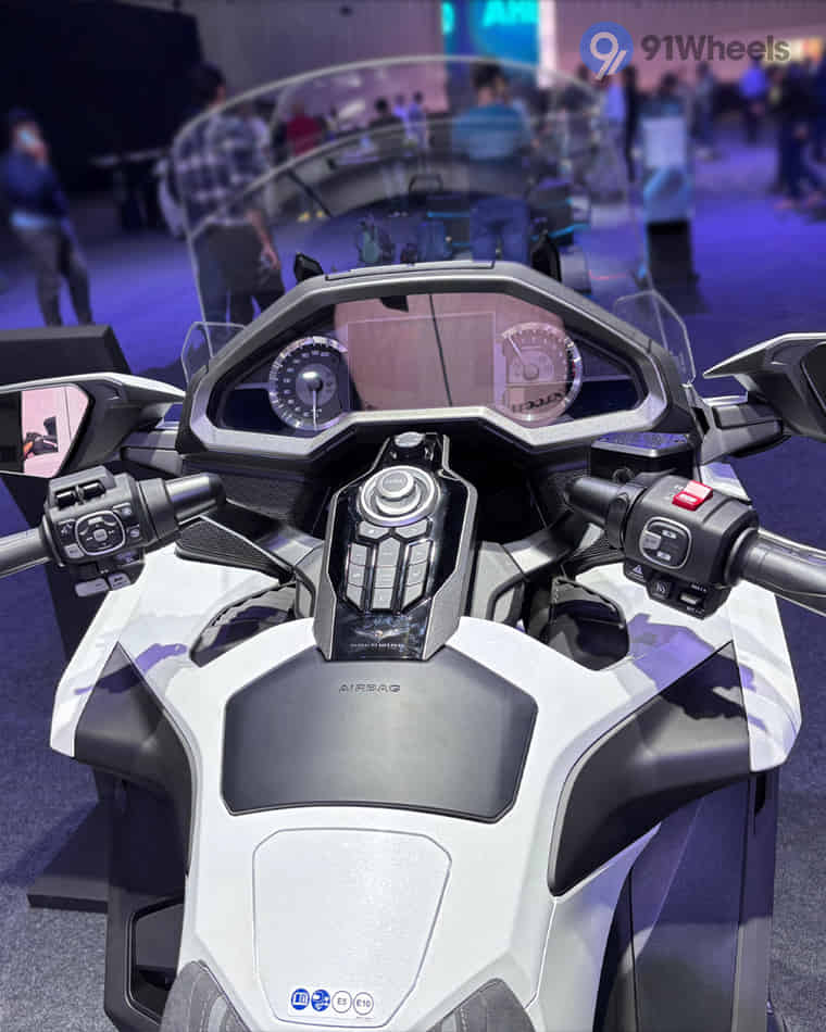 Handlebar & Console Area - 2