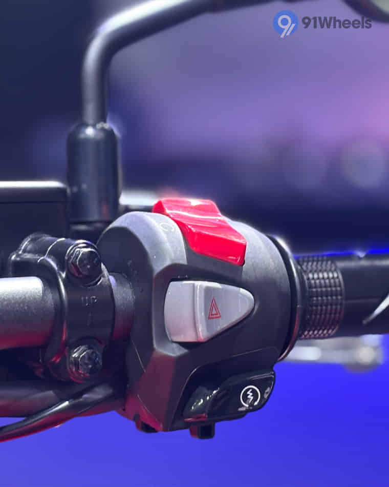 Handlebar & Console Area - 2