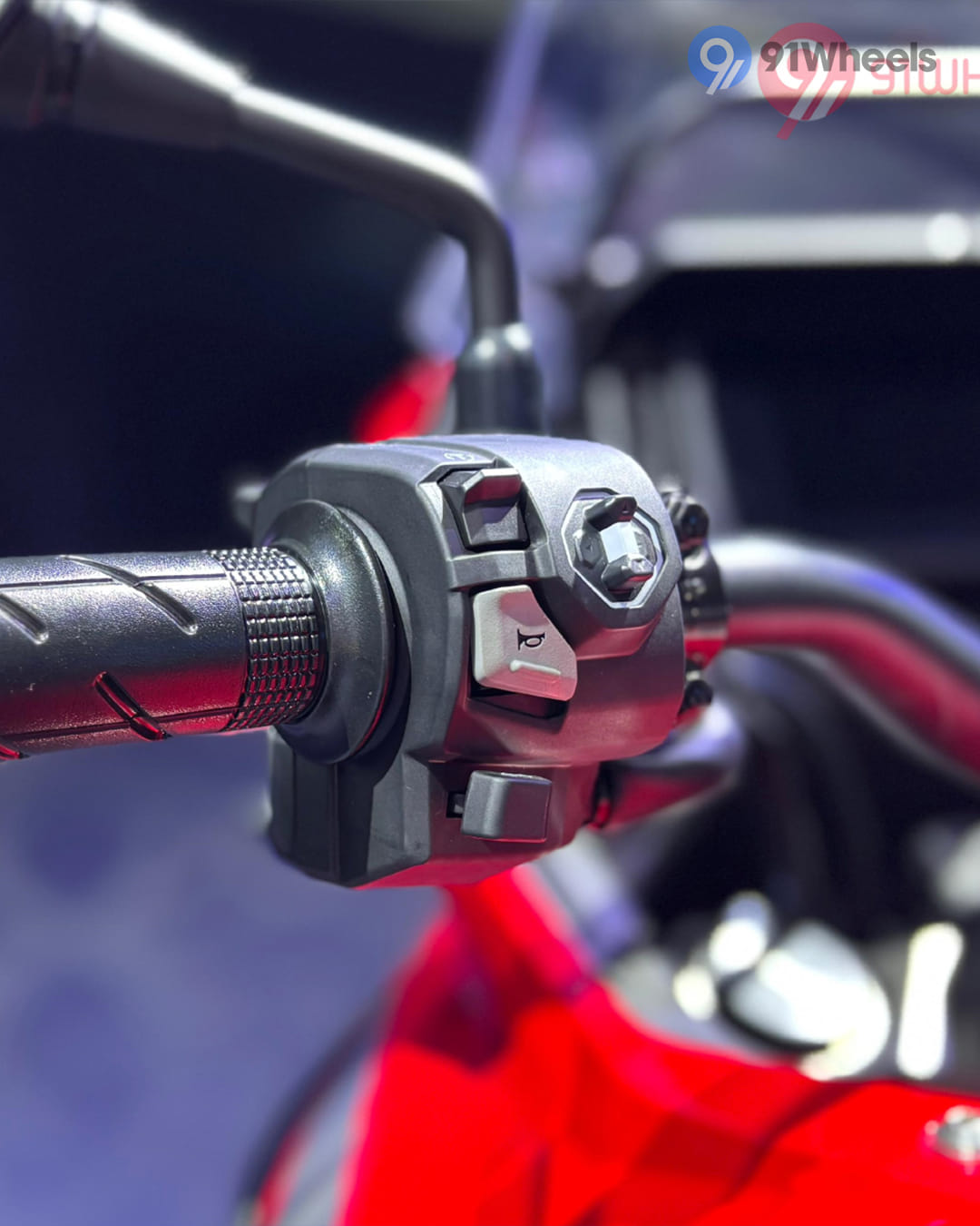 Handlebar & Console Area - 2 Handlebar & Console Area - 2