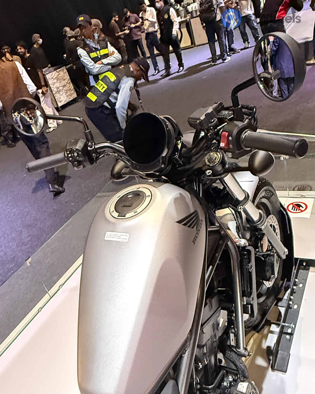 Rebel 300 6