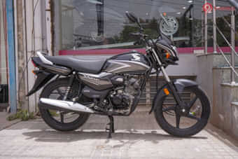 Honda Shine 100 Right Side View Honda Shine 100 Right Side View