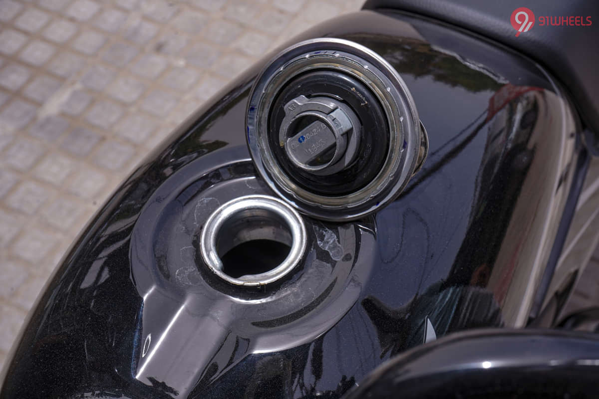 Honda Shine 100 Open Fuel Lid