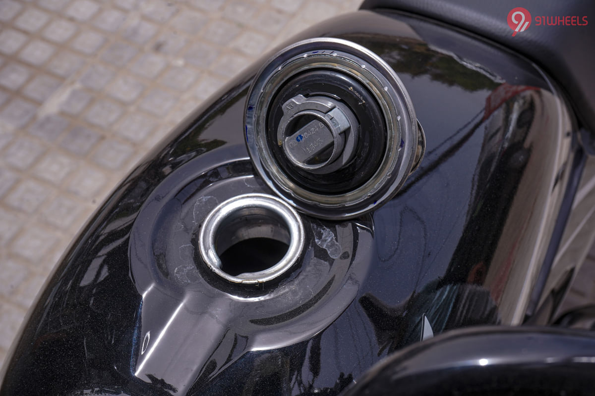 Honda Shine 100 Open Fuel Lid
