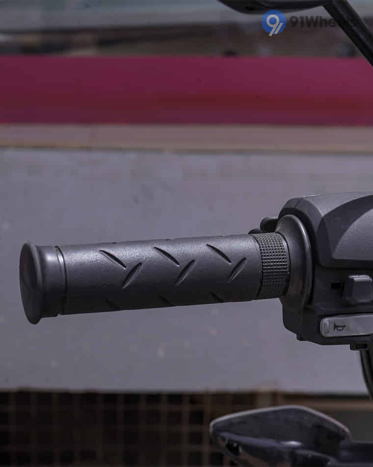 Handlebar & Console Area - 5