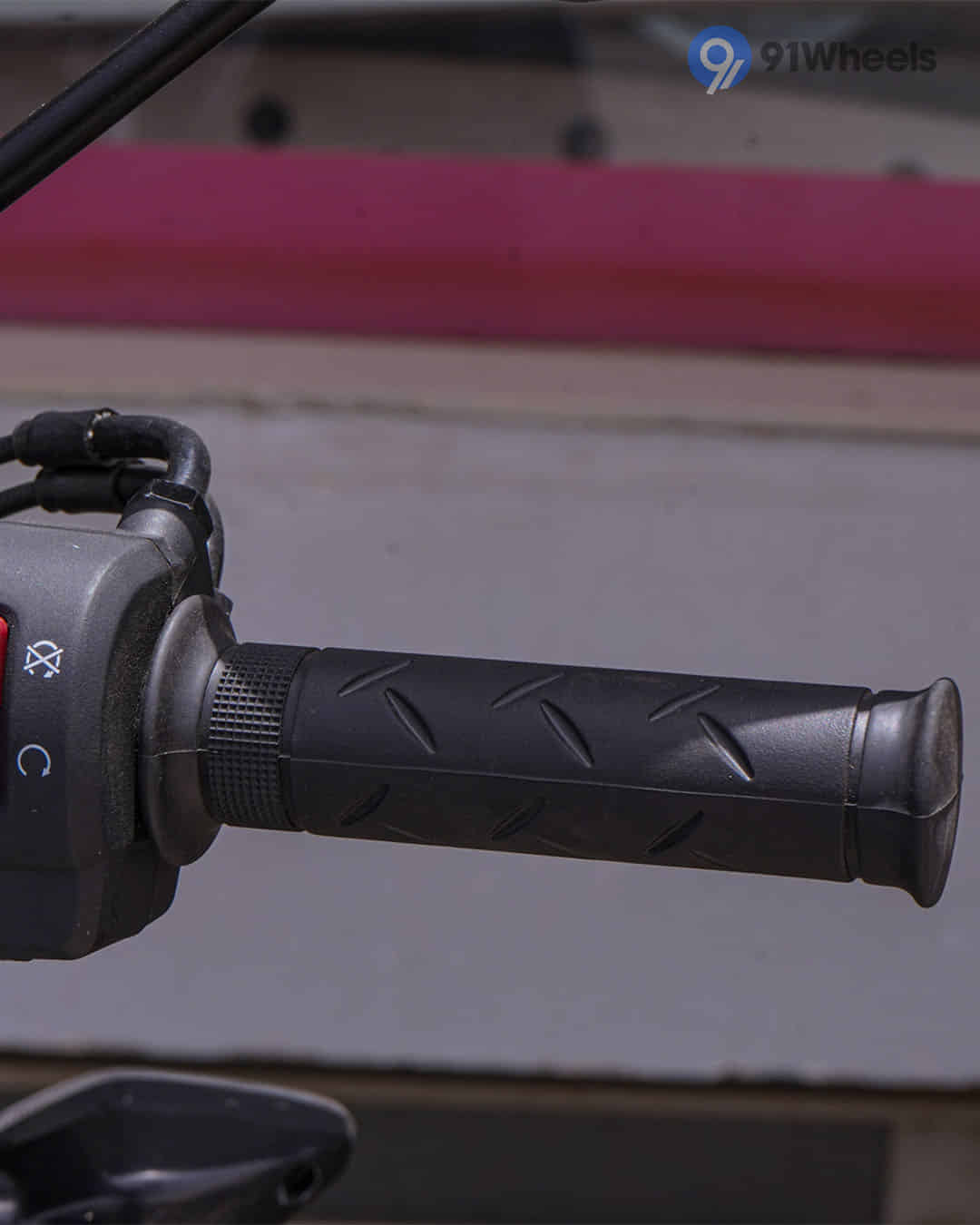 Right Side Handelbar Throttle Grip