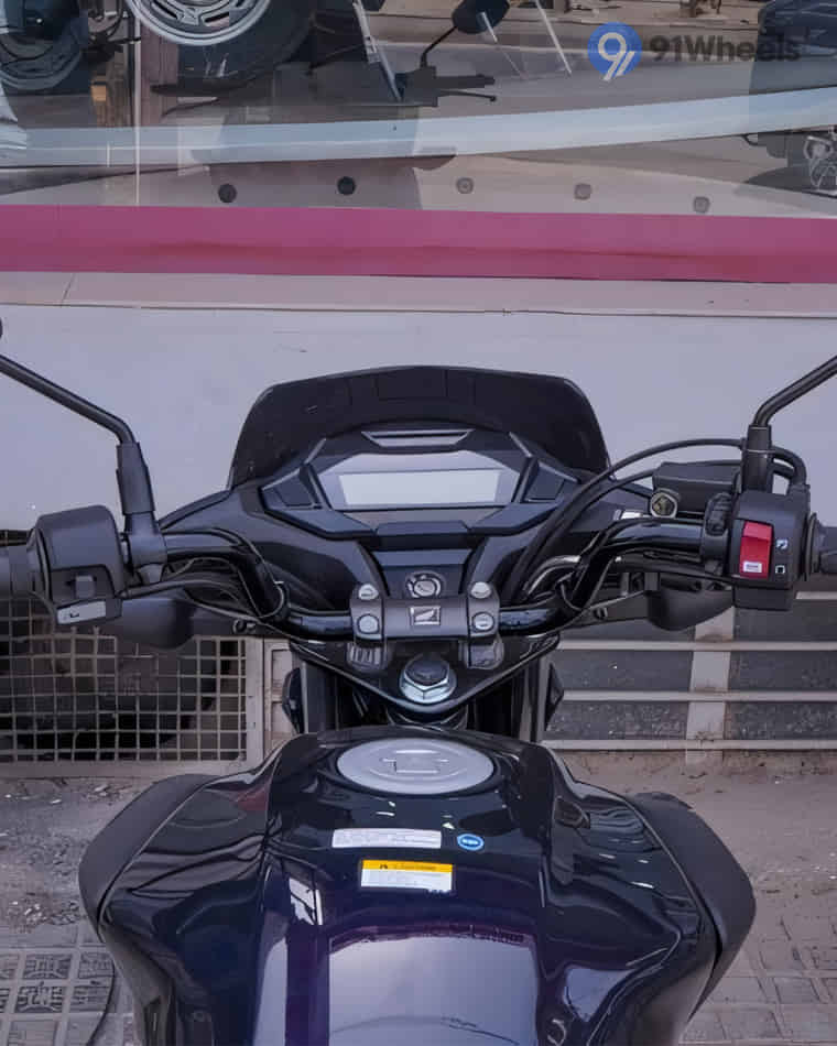 Handlebar & Console Area - 3